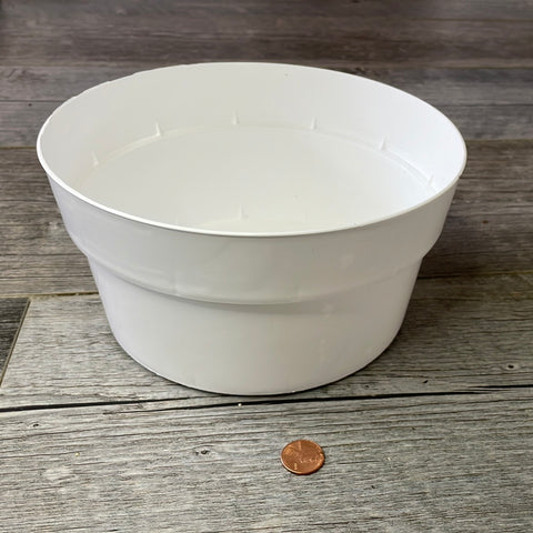 8" round white plastic bulb pan