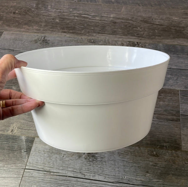 12" round white plastic bulb pan